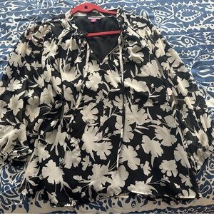 Vince Camuto Black and White flowered blouse. Runs large!